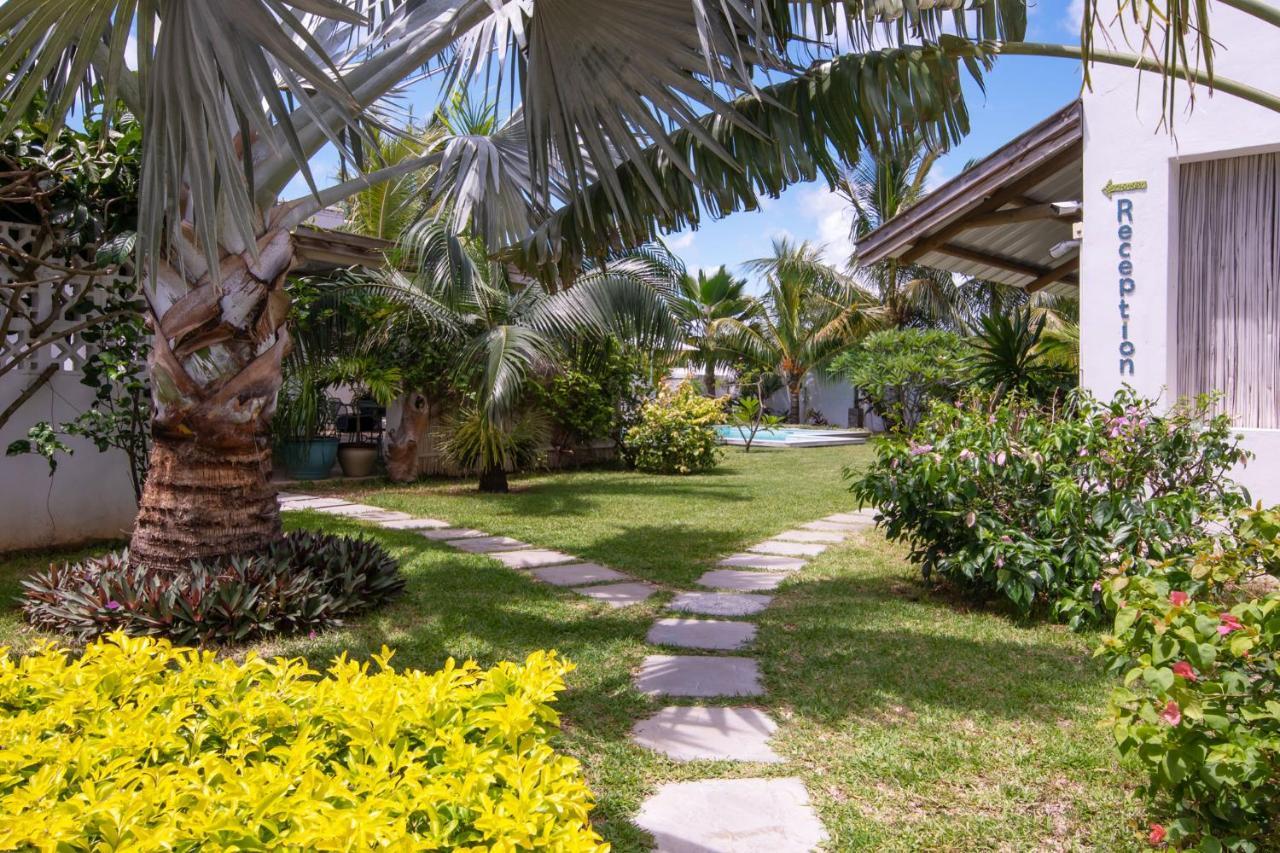 Le Mandala Moris Guesthouse Pointe Aux Canonniers Grand-Baie Exterior photo