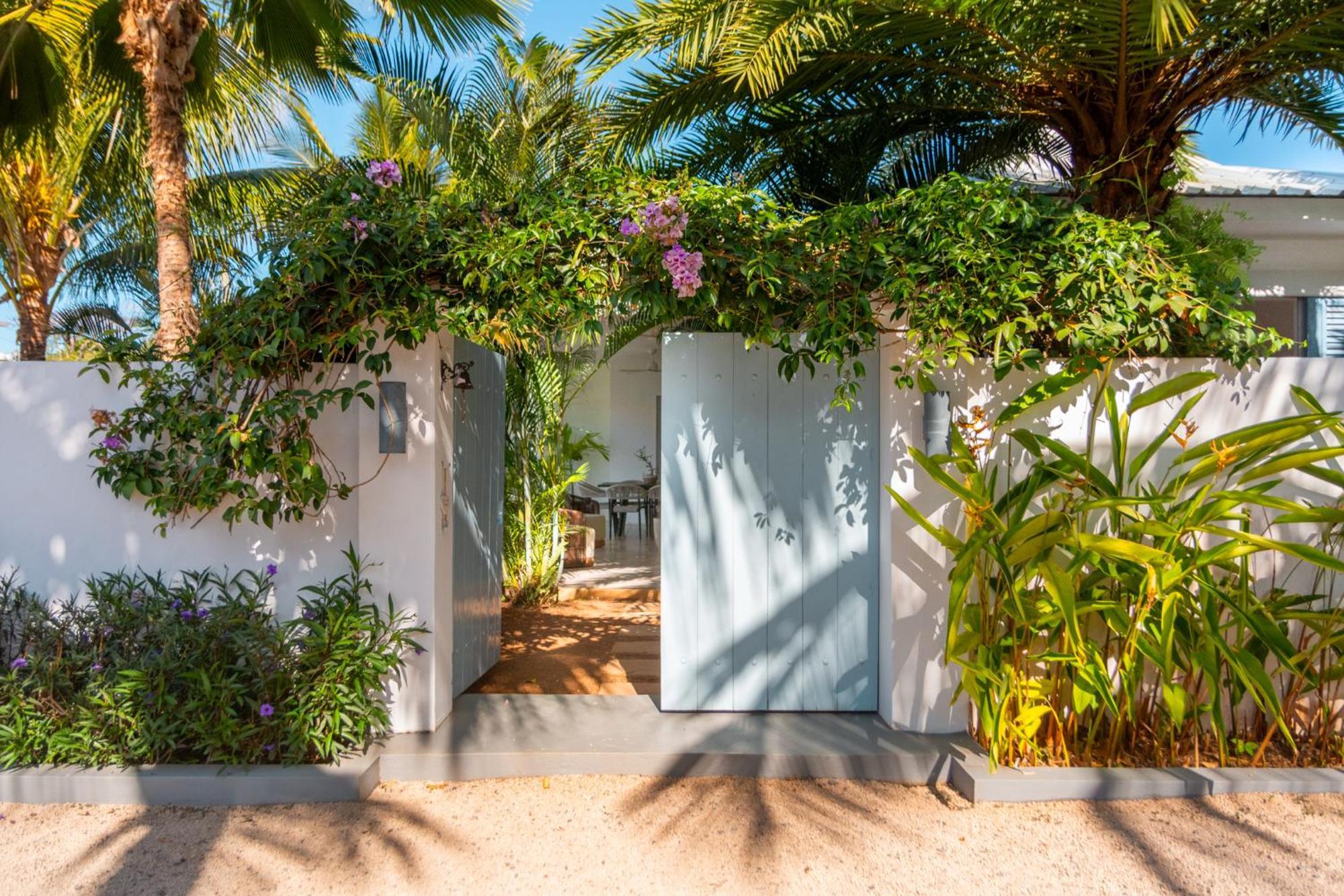Le Mandala Moris Guesthouse Pointe Aux Canonniers Grand-Baie Exterior photo